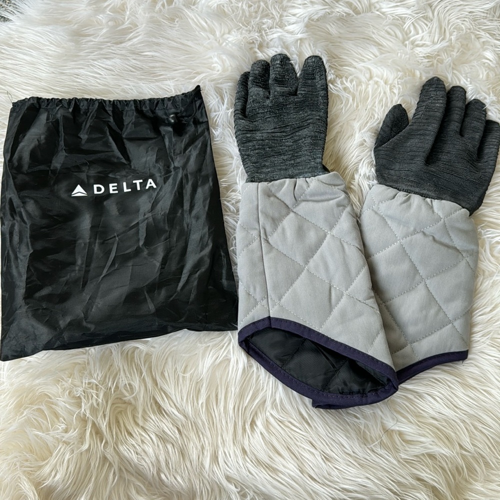 New Delta Oven Mitts